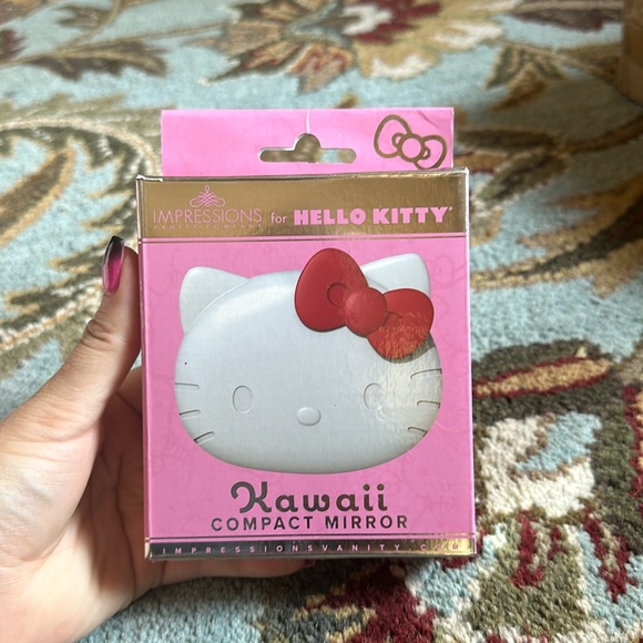 Impressions Vanity Hello Kitty Kawaii Compact Mirror - Picture 1 of 2